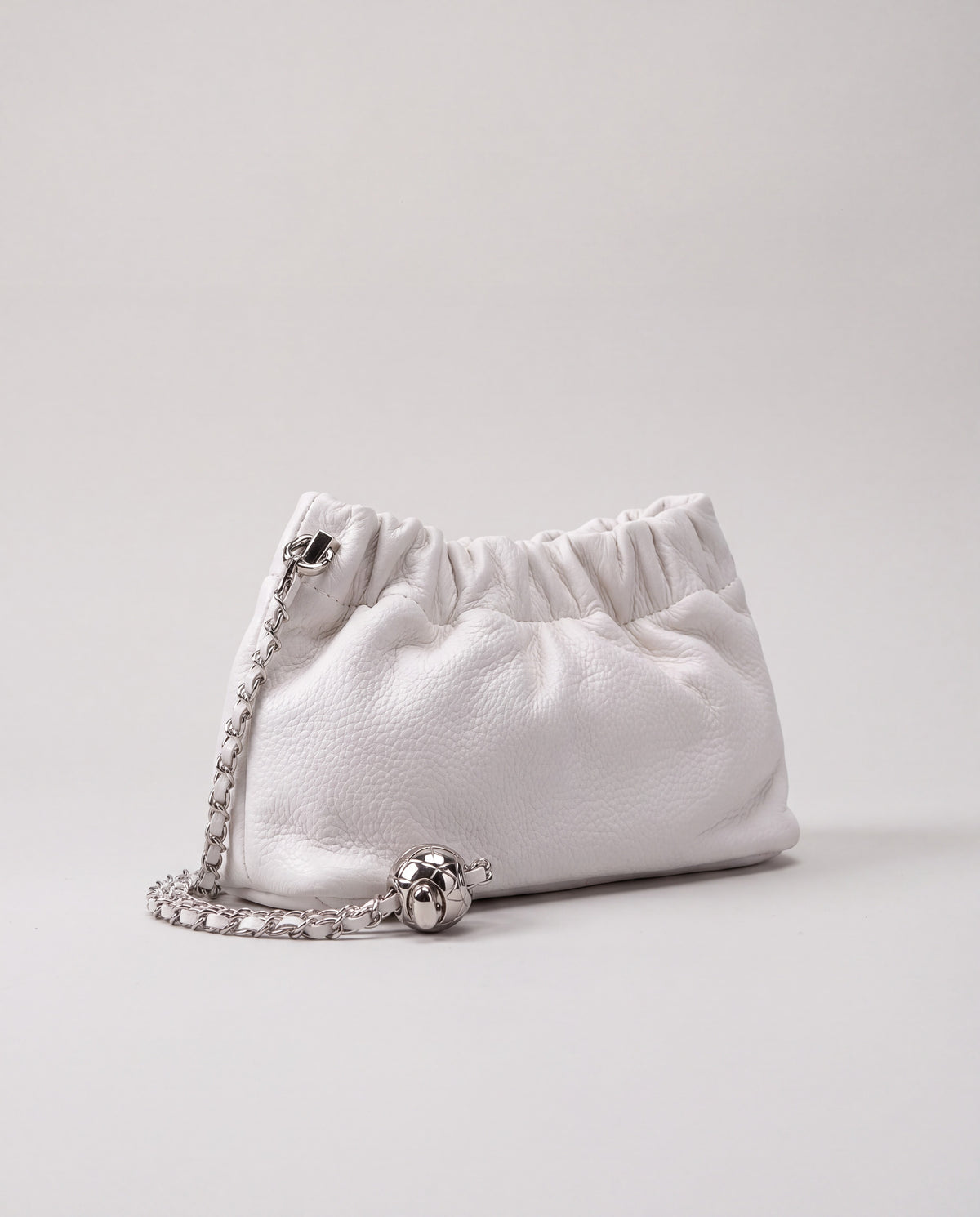 Giro bag in White – three-quarter view