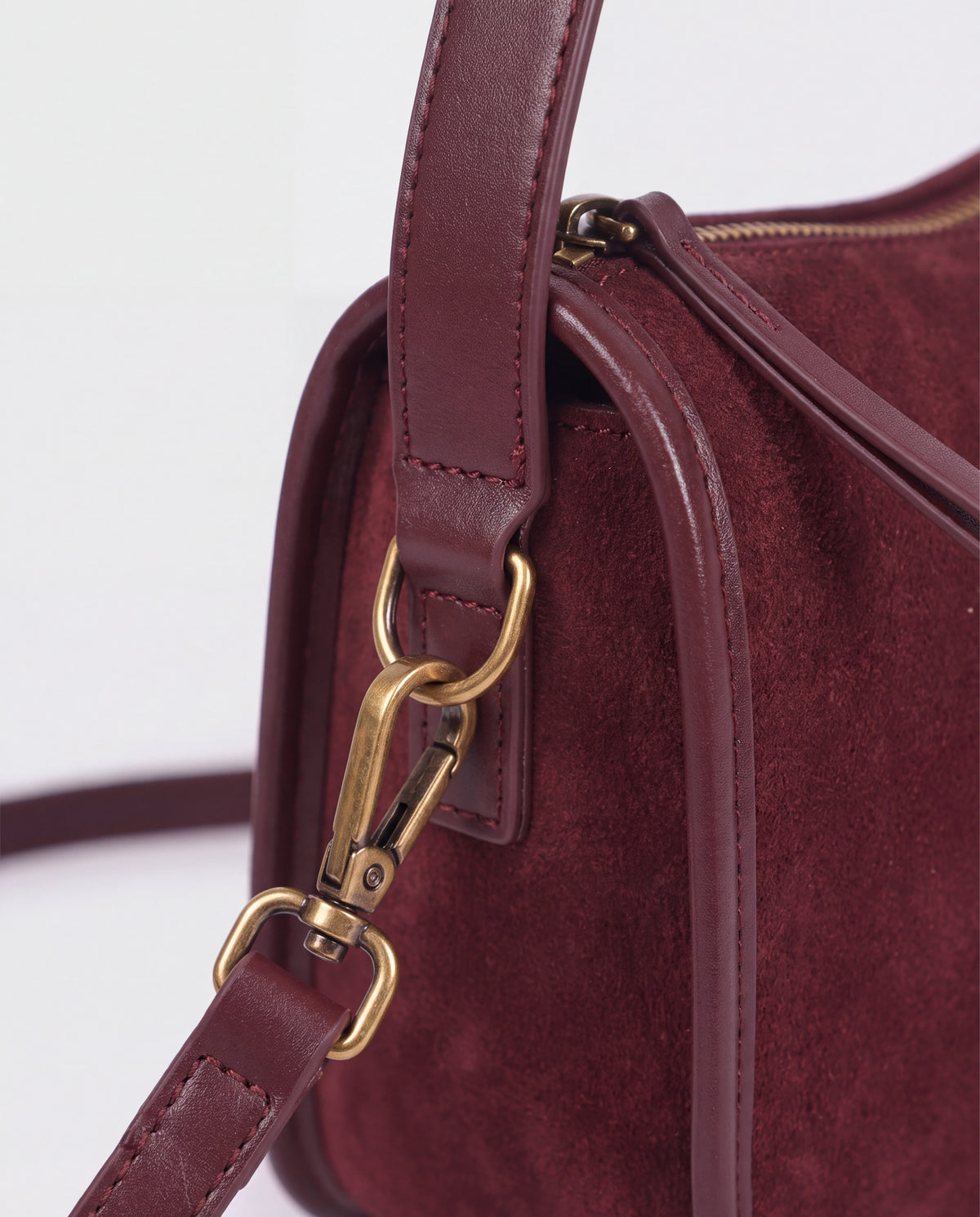 Grano bag in Burgundy – hardware detail
