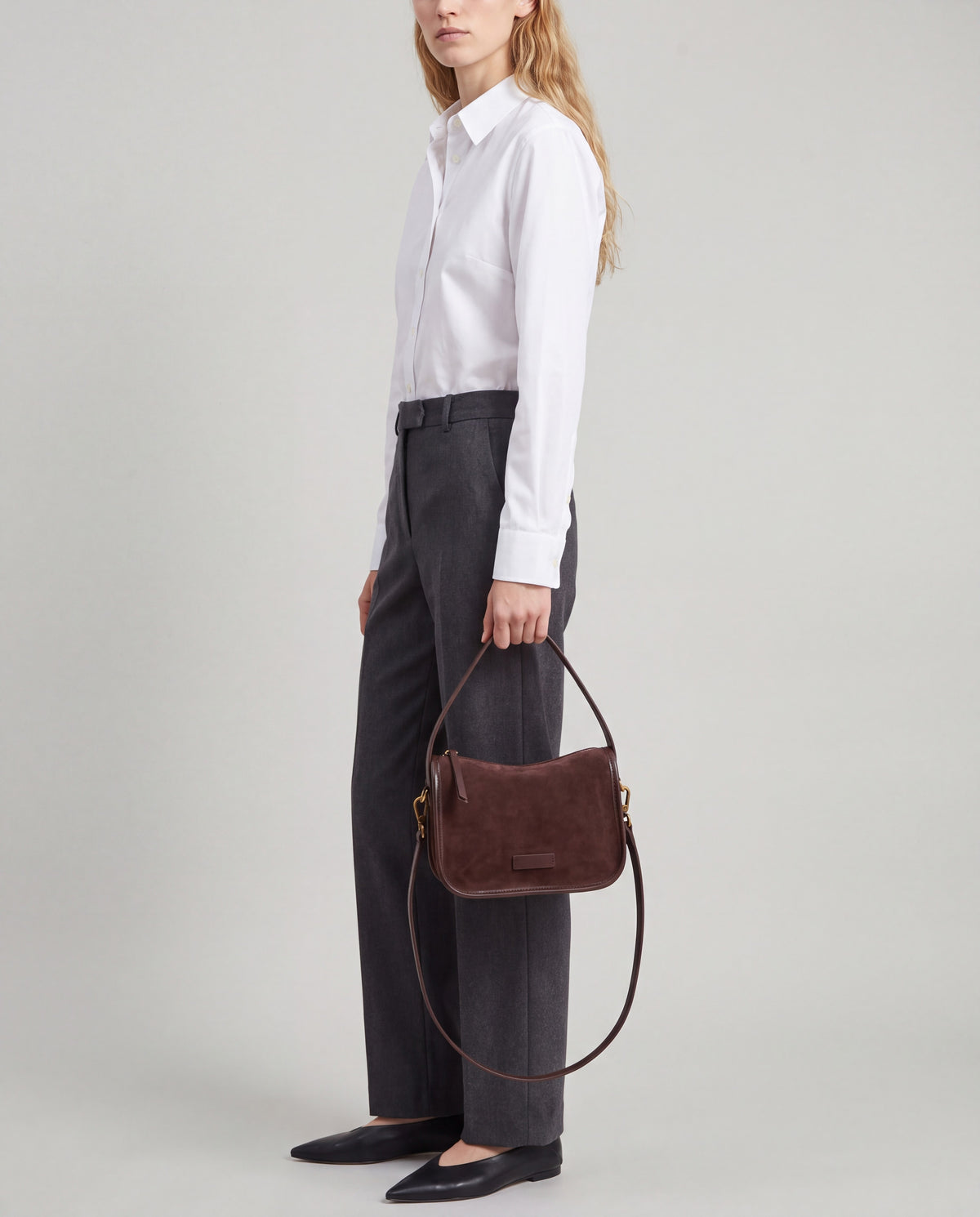 Grano bag in Chocolate – worn by model, close-up