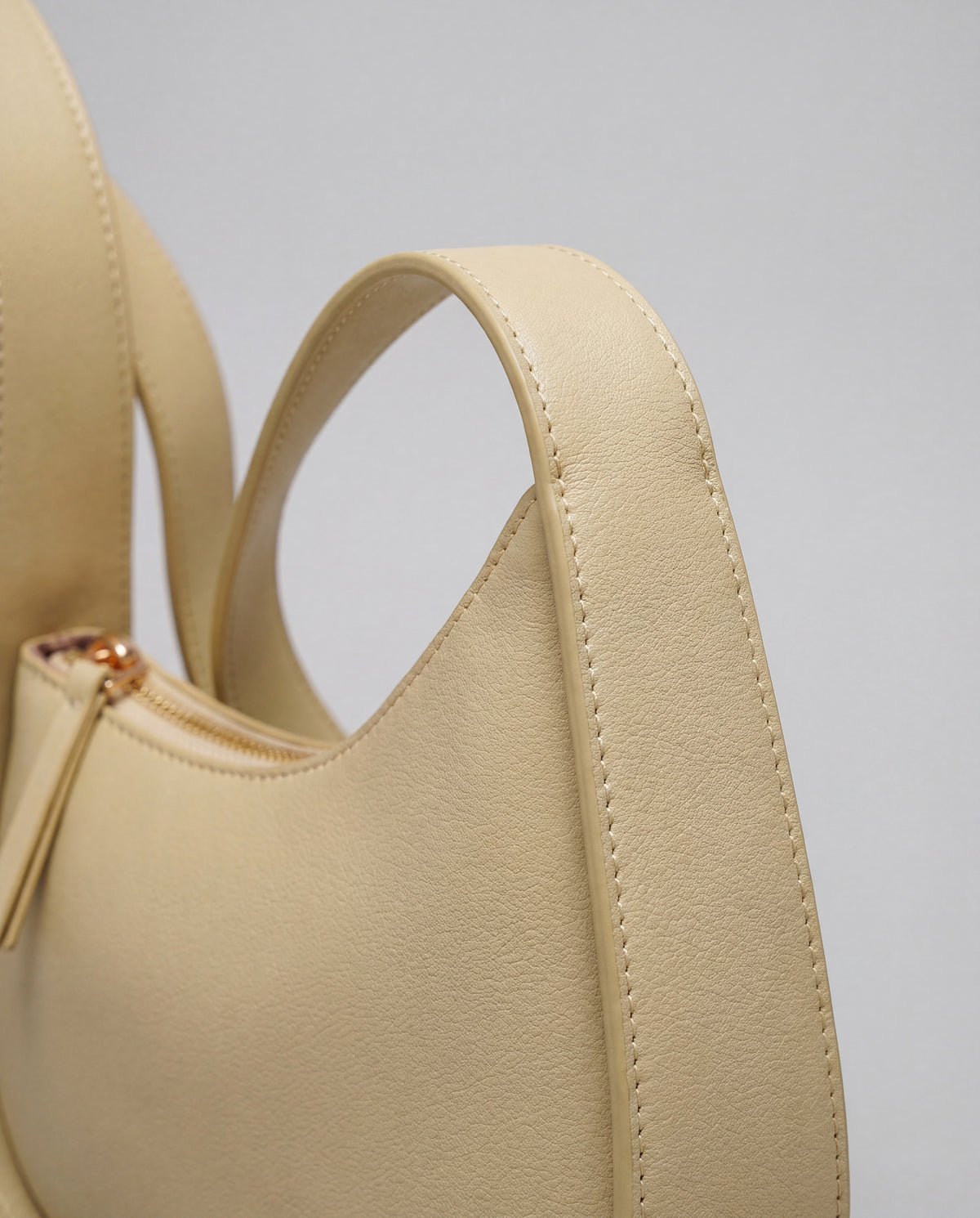 Muse bag in Beige – leather detail