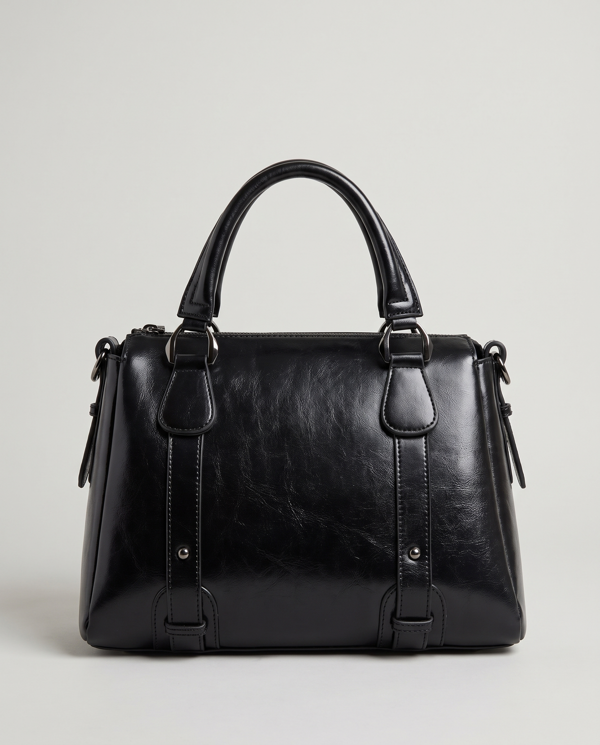 Harlow leather handbag in Black – front view