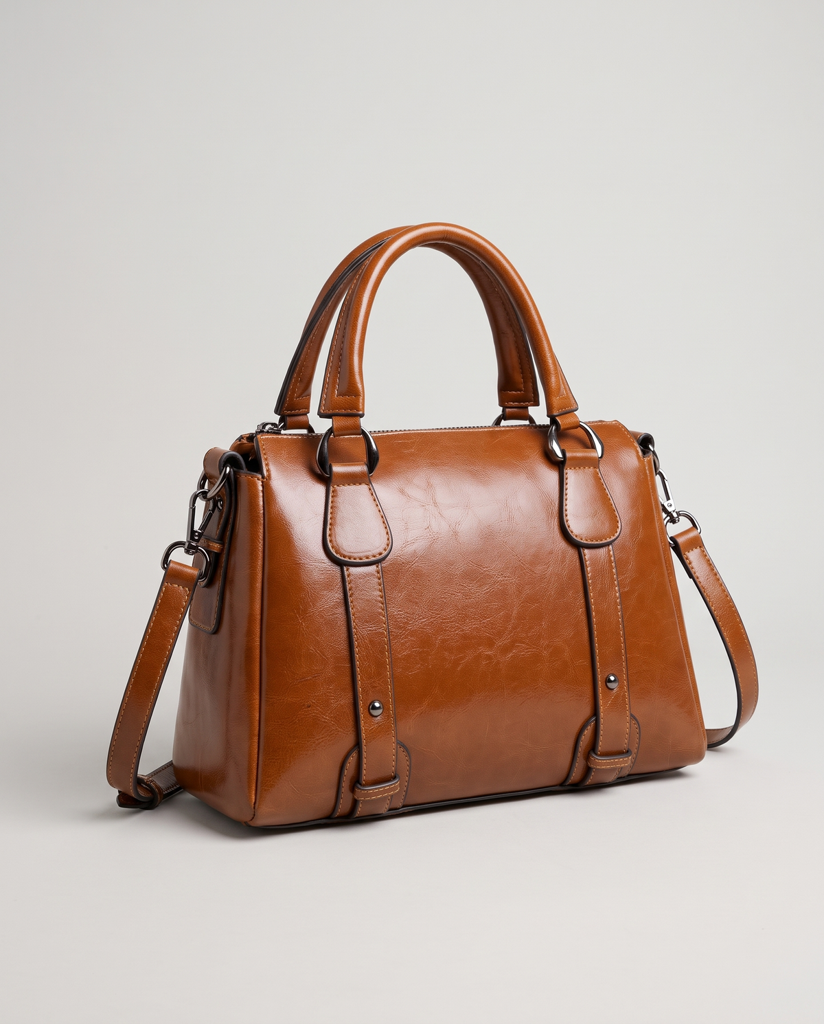 Harlow leather handbag in Brown – three-quarter view with the shoulder strap attached