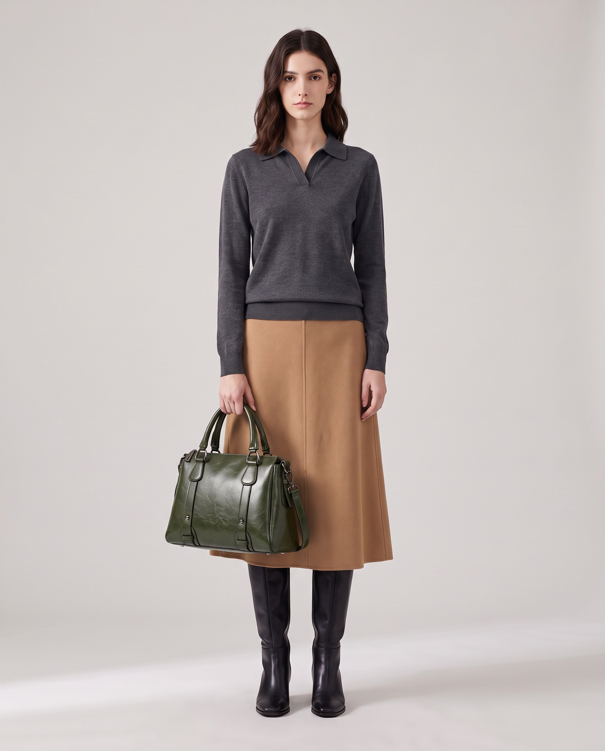 Harlow leather handbag in Green – model holding it by the top handles, full length
