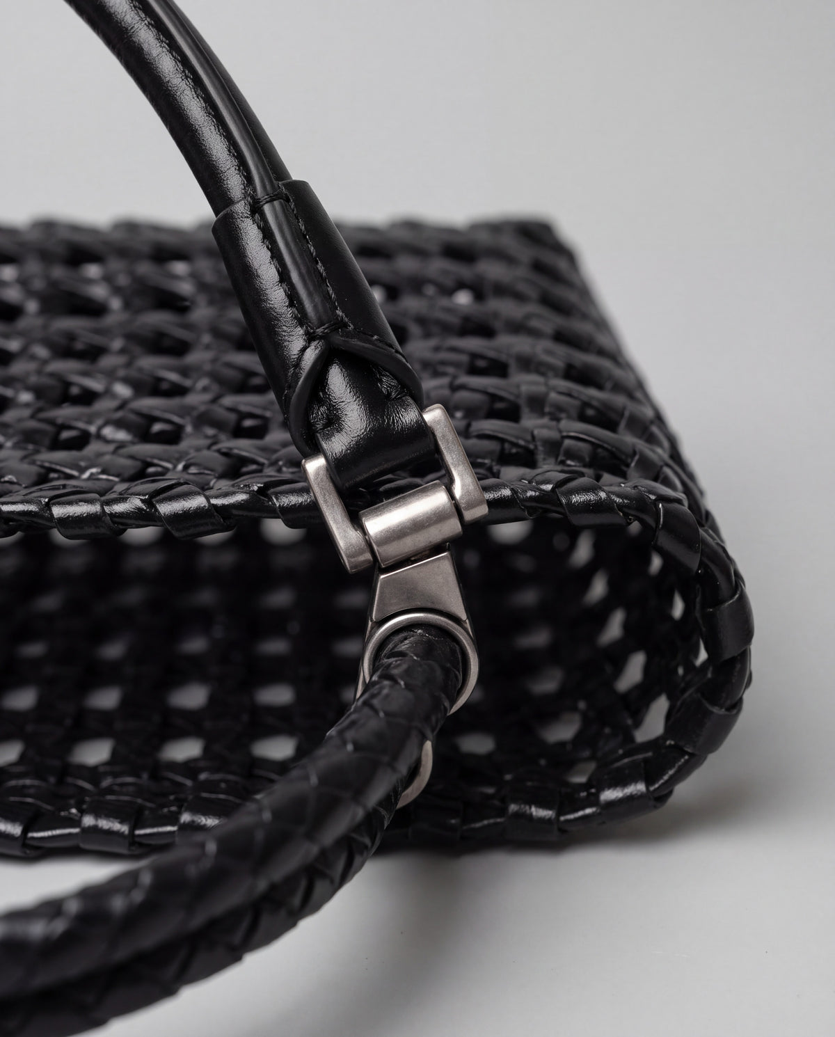 Lattice bag in Black – hardware detail