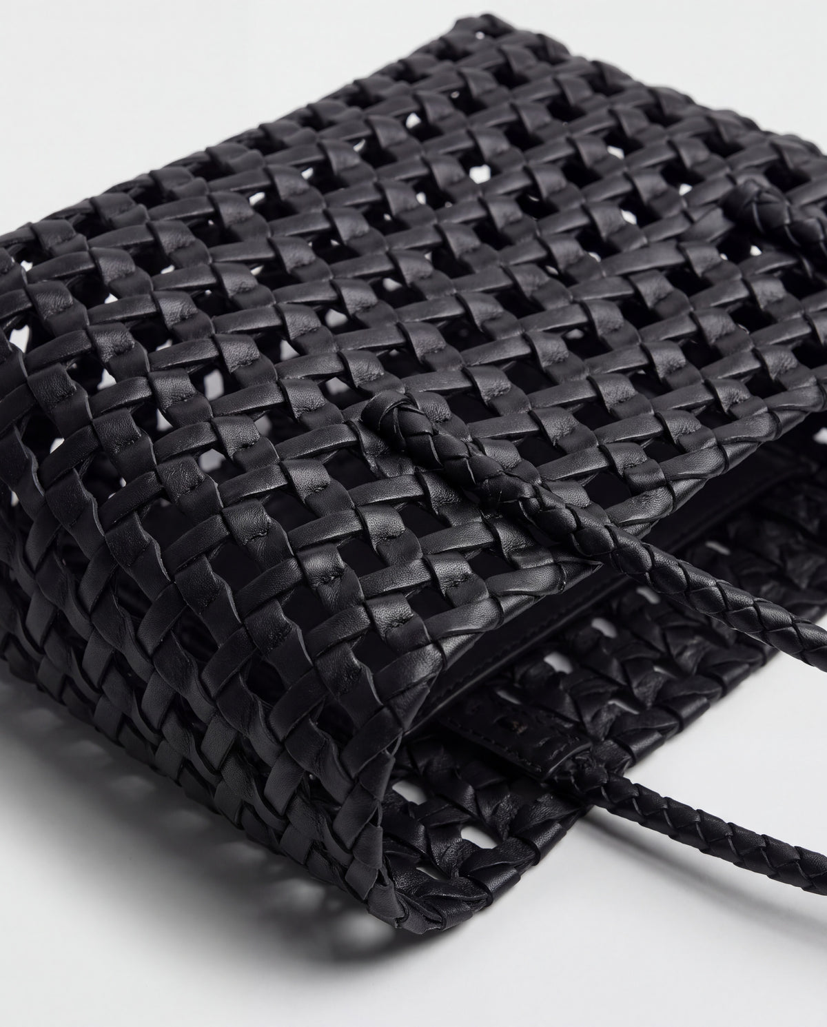 Lattice bag in Black – leather detail