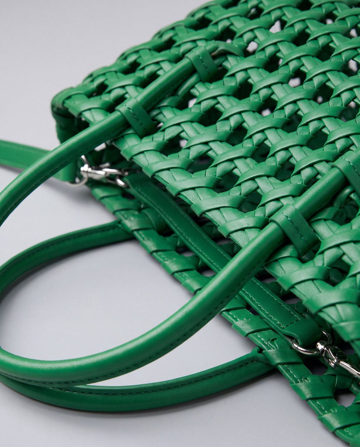 Lattice bag in Green – leather detail