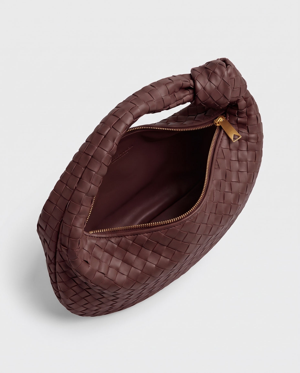 Knot Maxi woven leather shoulder bag in Chestnut – inside view with the zip open