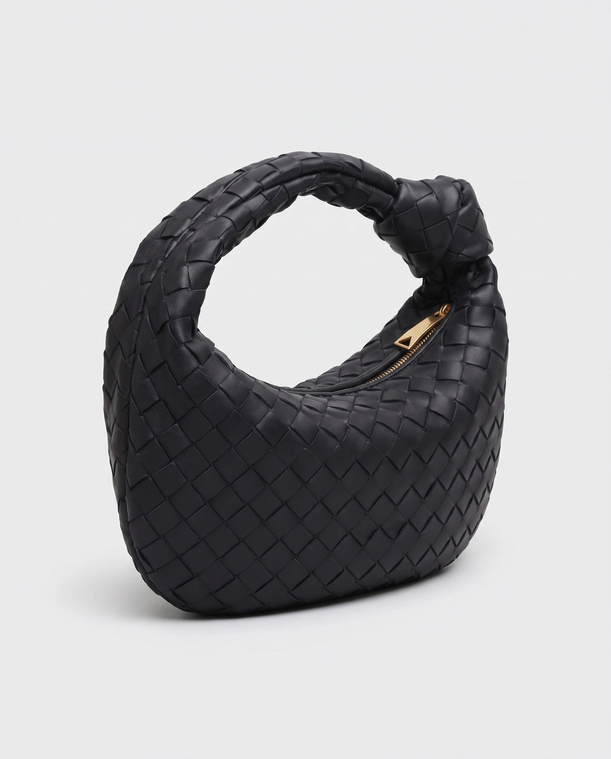 Knot Midi woven leather bag in Black – three-quarter view