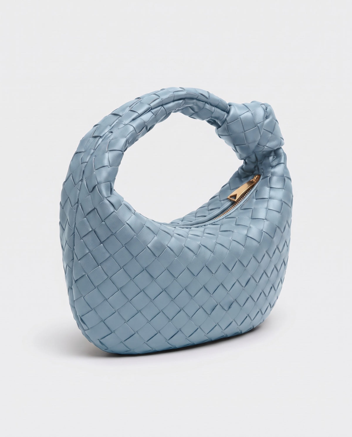 Knot Midi woven leather bag in Blue – three-quarter view