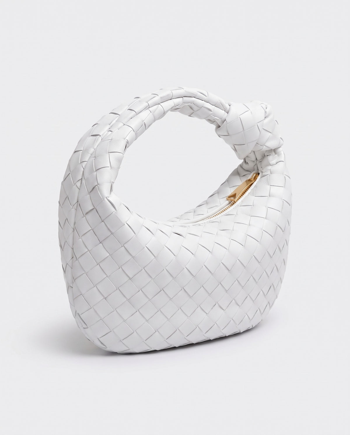 Knot Midi woven leather bag in White – three-quarter view