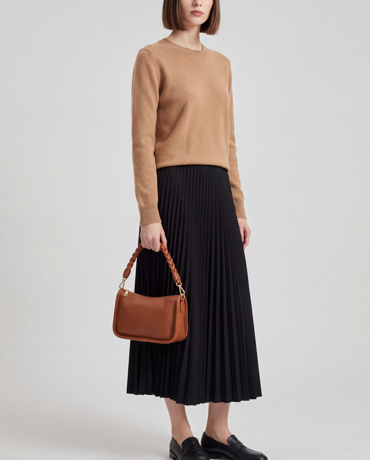 Lago bag in Cognac – worn by model, close-up