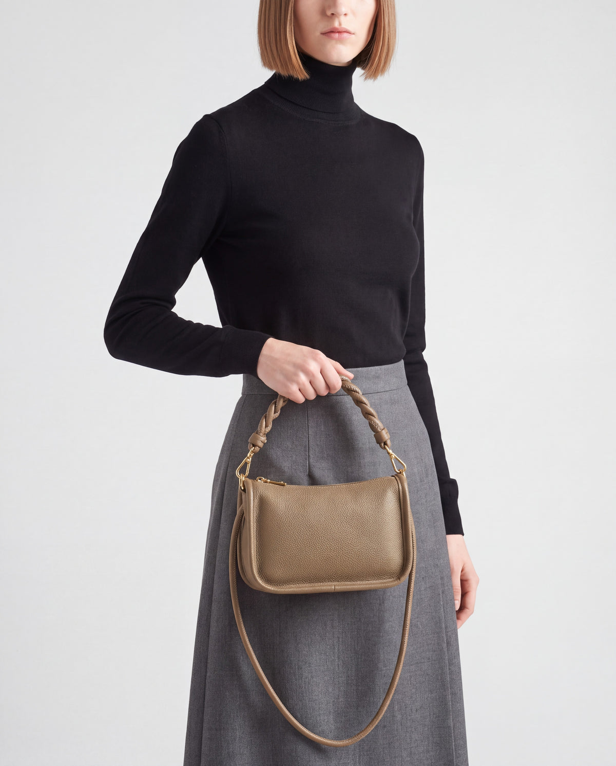 Lago bag in Khaki – worn by model, close-up