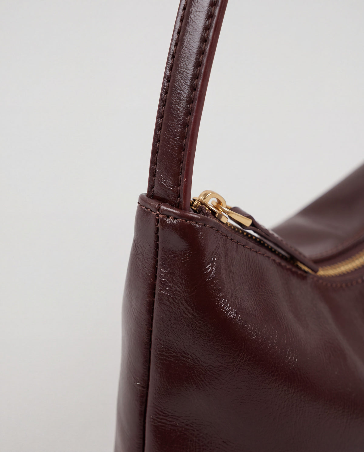 Lana bag in Chocolate – hardware detail