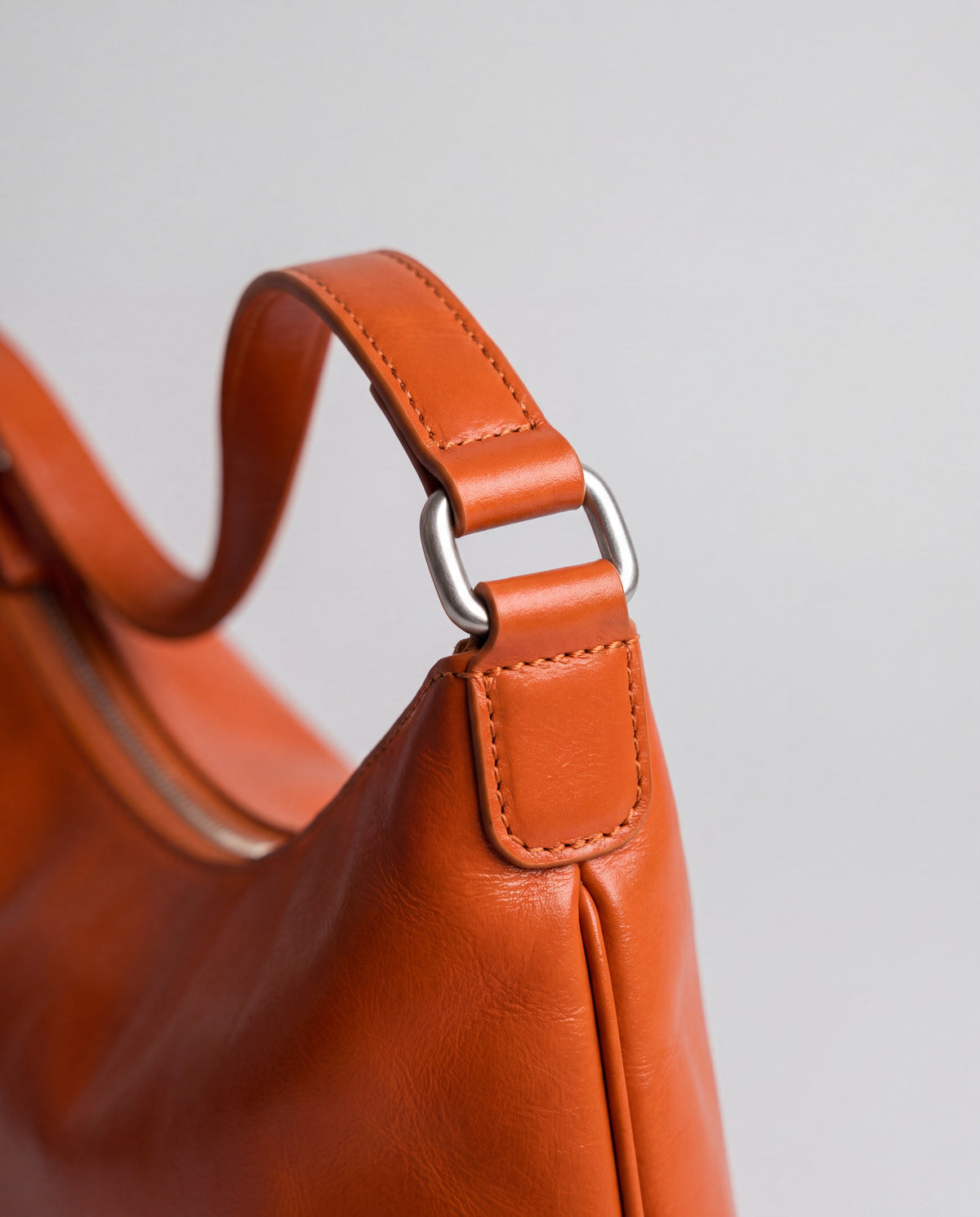 Lana bag in Orange – hardware detail