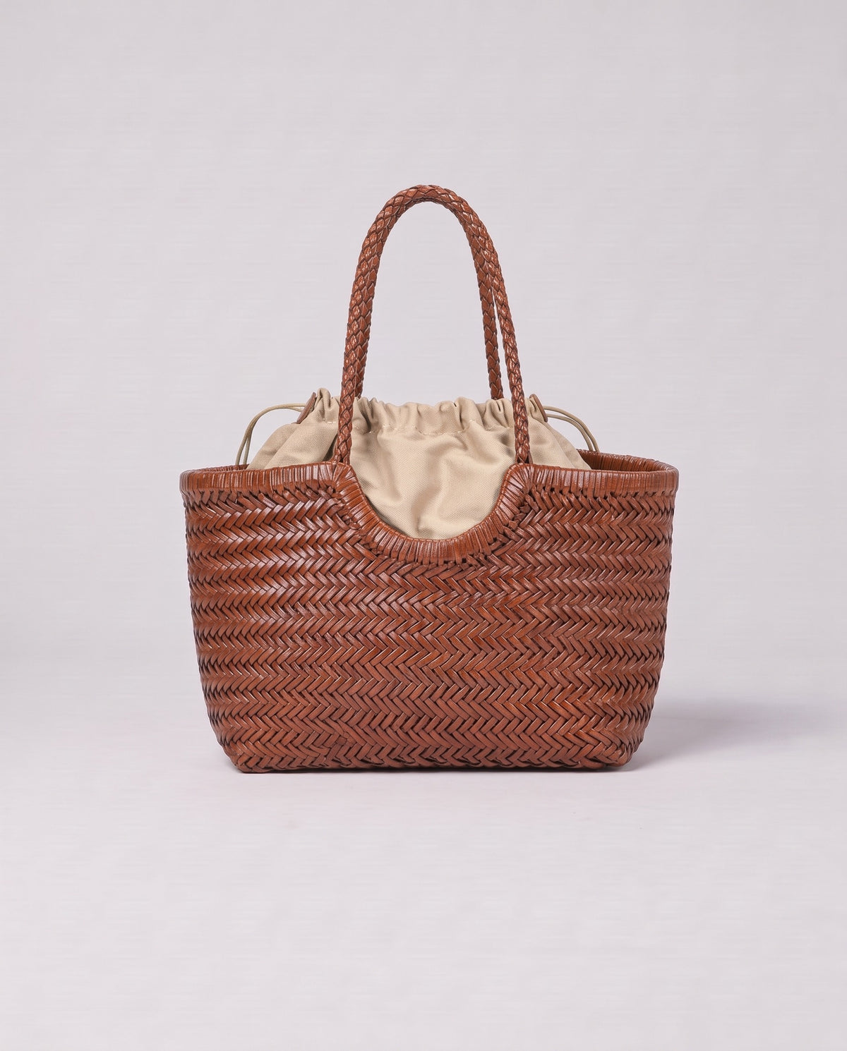 Valentina Lecce bag in Cognac, three-quarter view