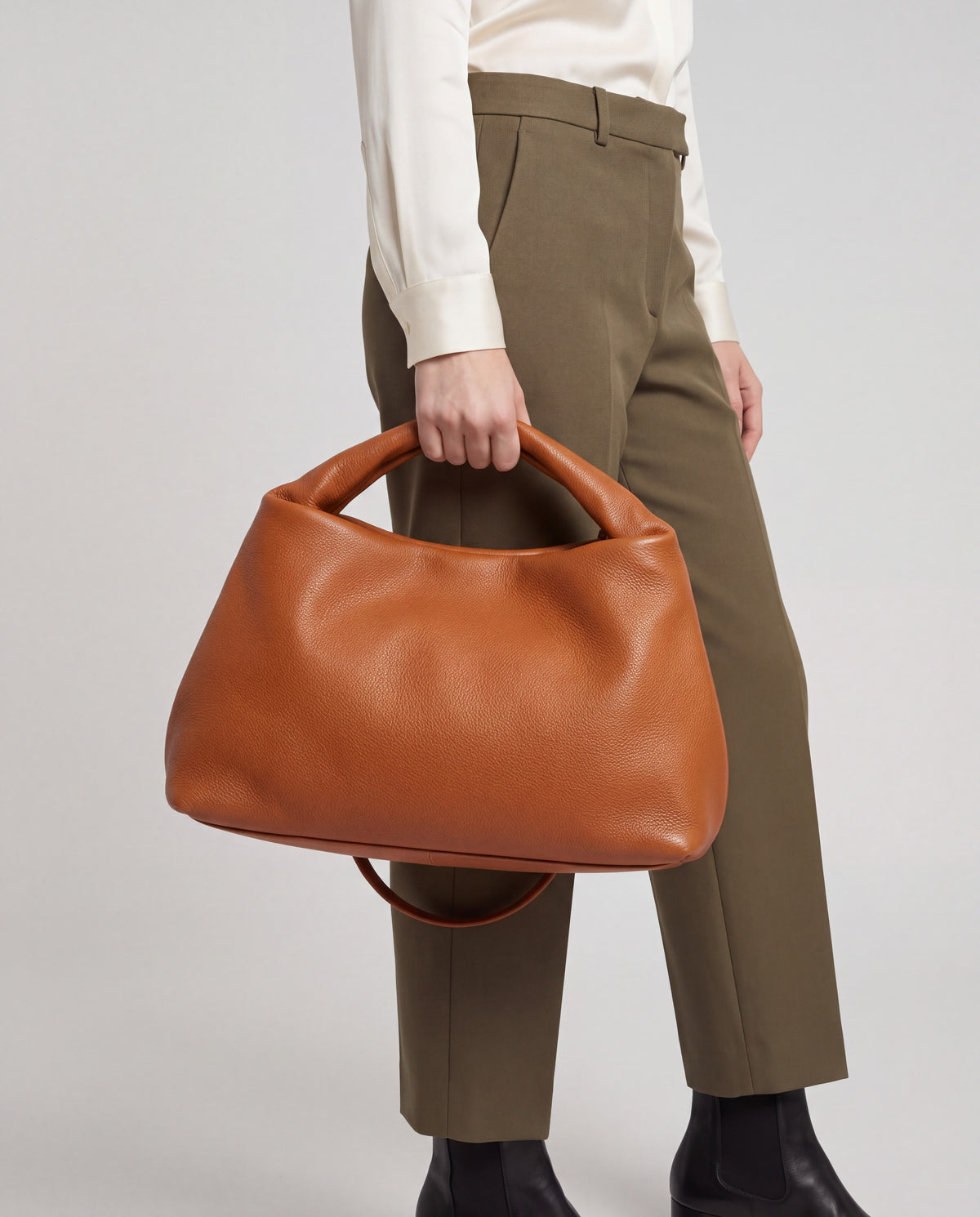 Lido bag in Caramel – worn by model, close-up