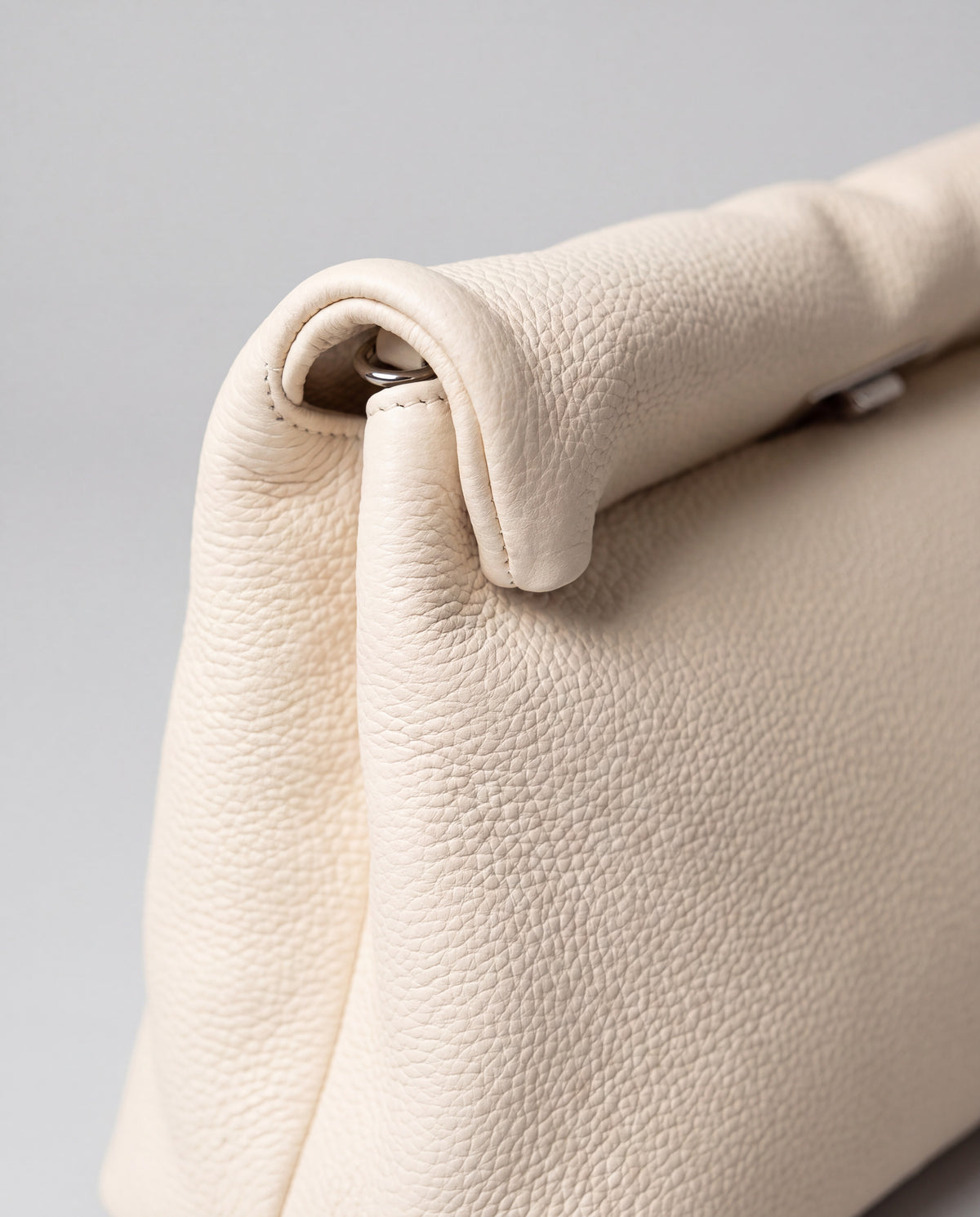 Lido bag in Ivory – leather detail