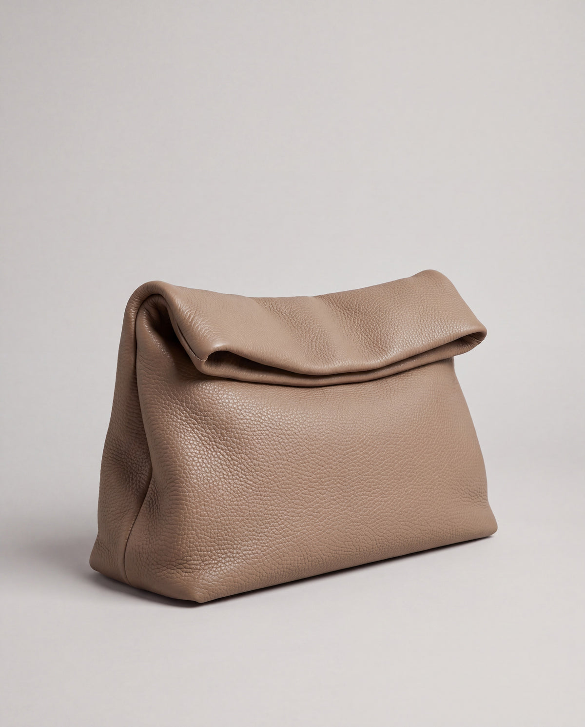 Lido bag in Taupe – three-quarter view