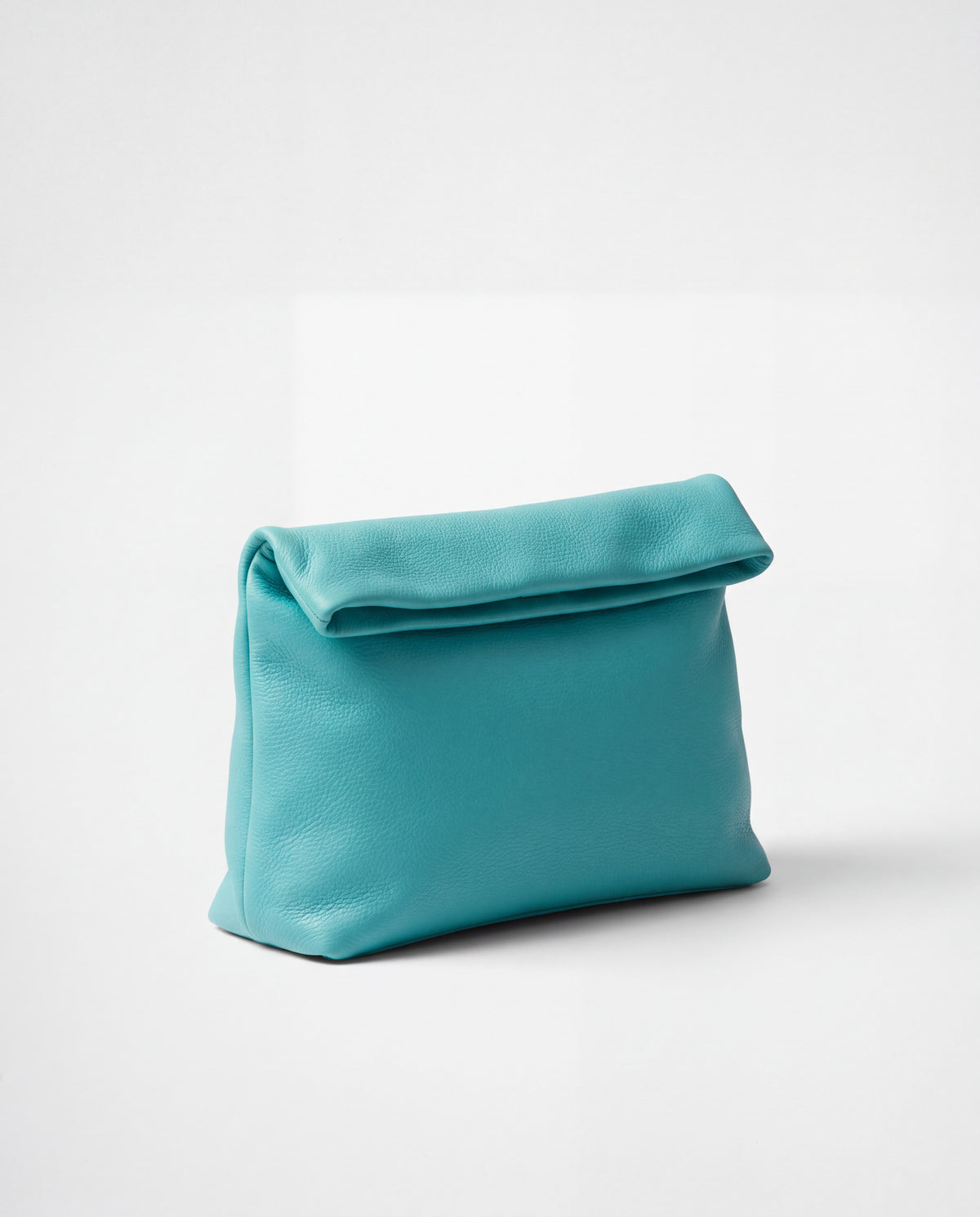 Lido bag in Turquoise – three-quarter view