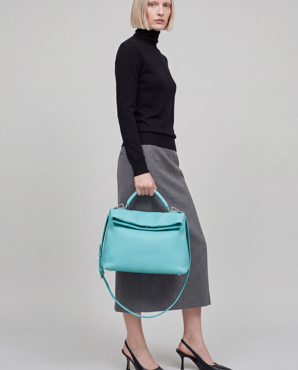 Lido bag in Turquoise – worn by model, close-up