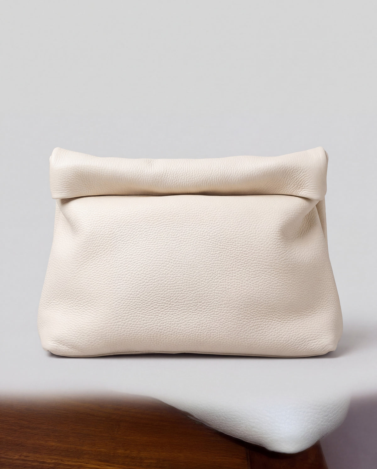 Lido bag in White – back view