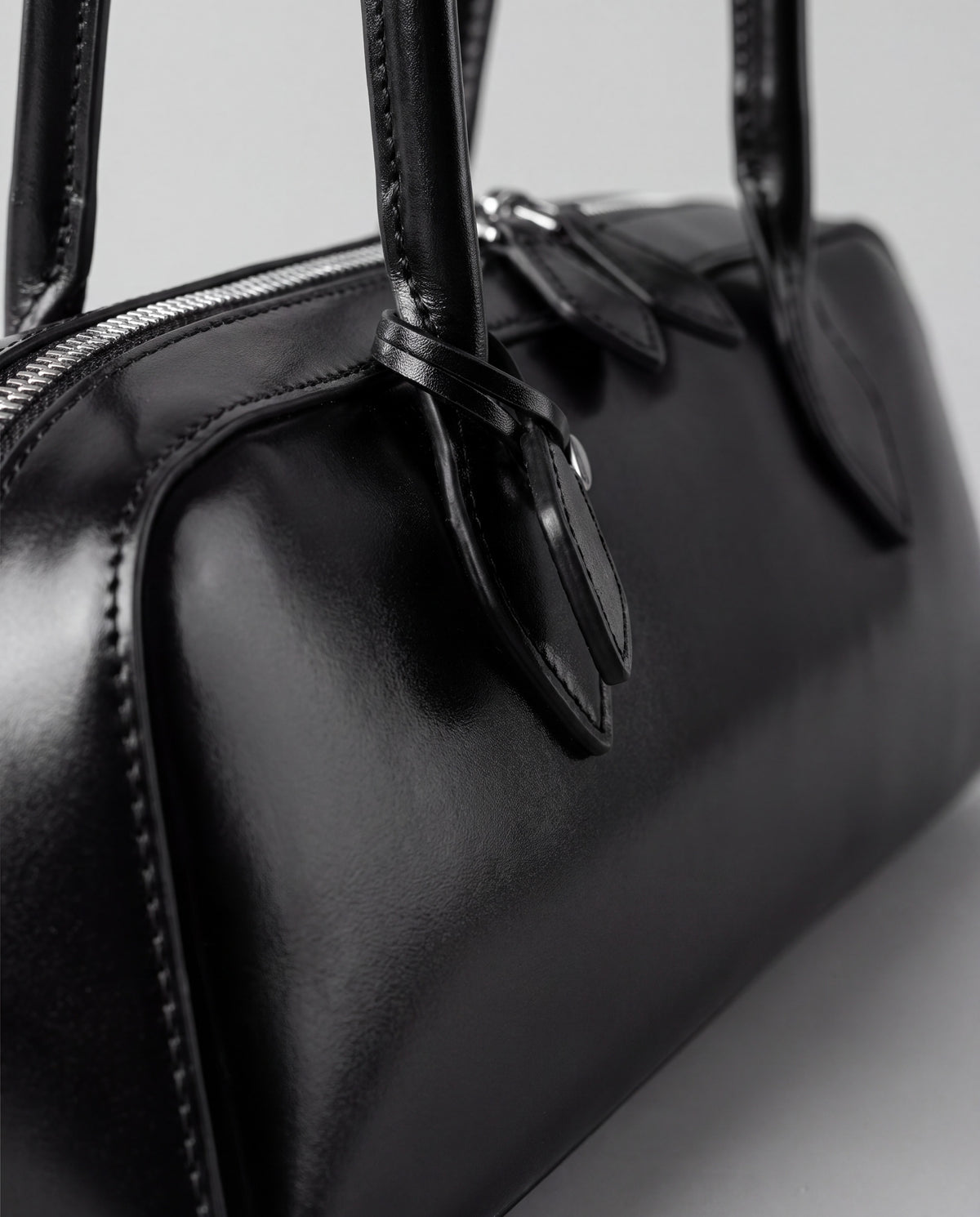 Linda bag in Black – leather detail