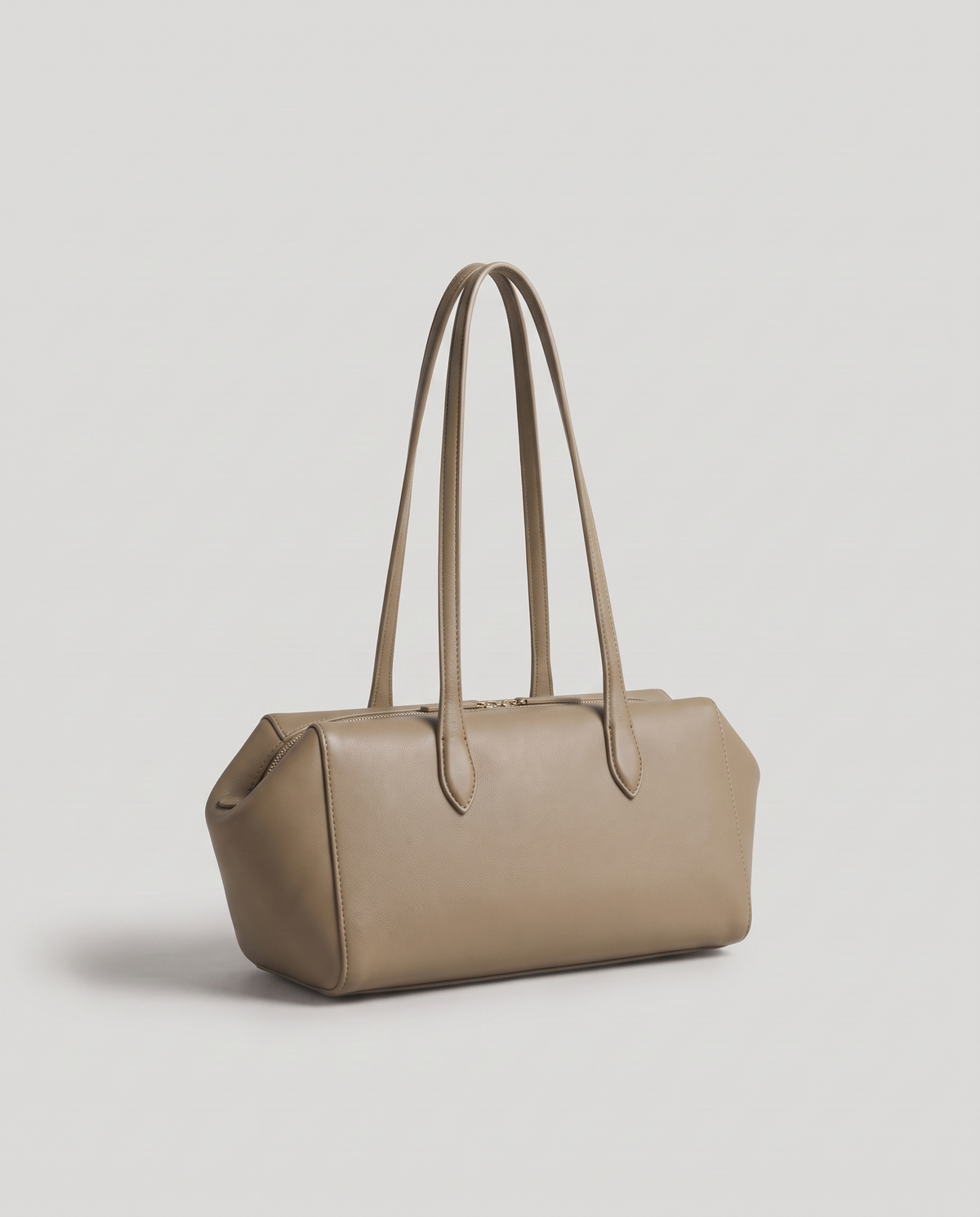 Lira leather shoulder bag in Khaki – three-quarter view