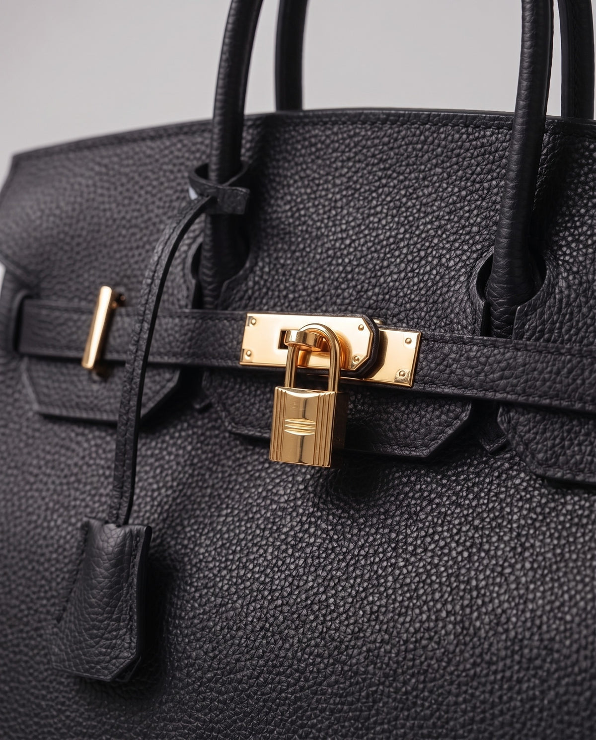 Lock Extra Large leather top-handle bag in Black – close-up of the gold turn-lock and padlock