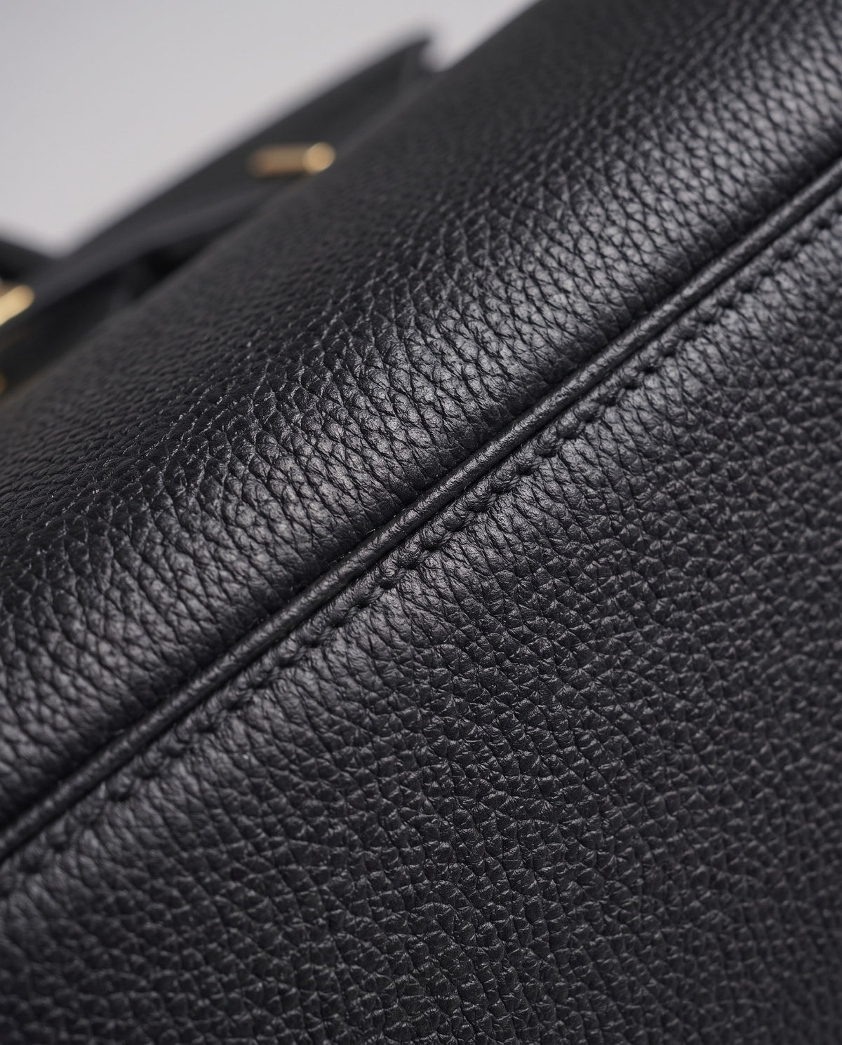 Lock Large leather top-handle bag in Black – close-up of the pebbled leather and stitching