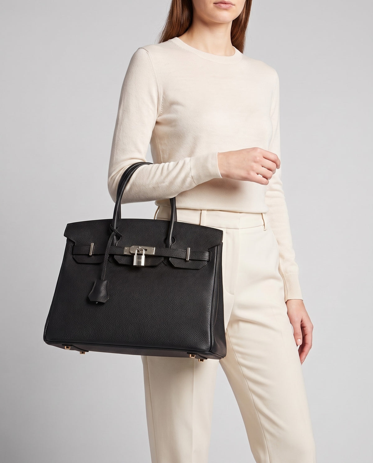 Lock Large leather top-handle bag in Onyx – model carrying it