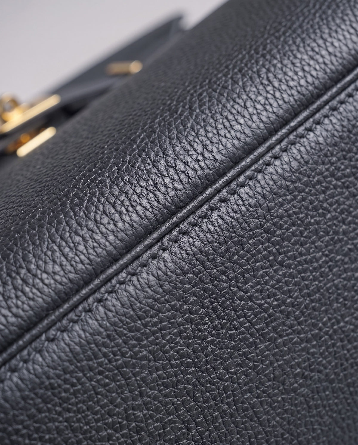 Lock Small leather top-handle bag in Charcoal – close-up of the pebbled leather and stitching