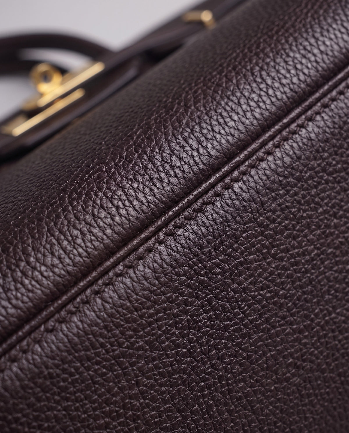 Lock Small leather top-handle bag in Espresso – close-up of the pebbled leather and stitching