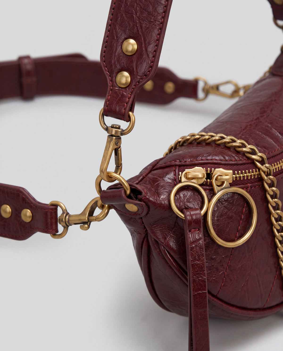 Luna bag in Red – hardware detail