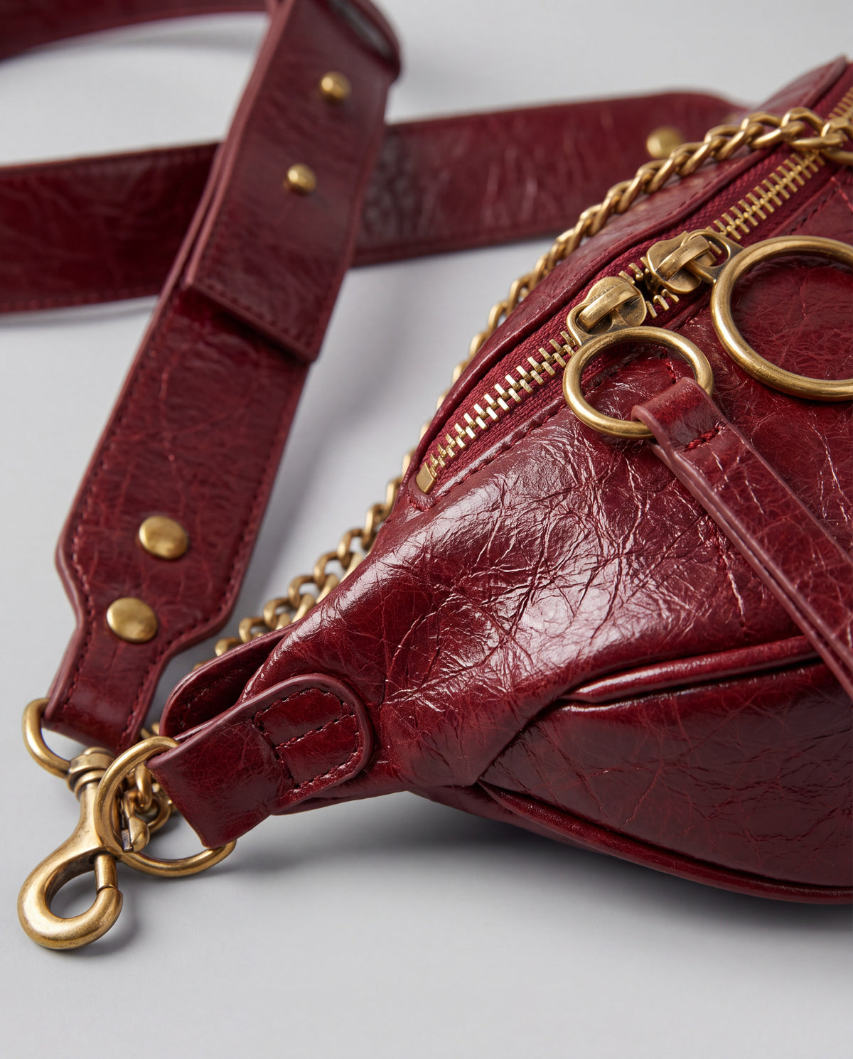 Luna bag in Red – leather detail