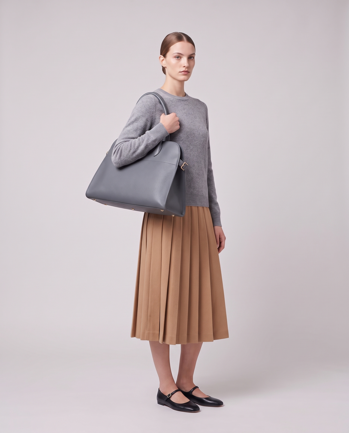Model carrying the Milano Large bag in Slate grey leather on her shoulder