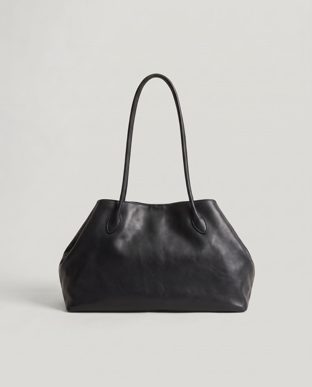 Nido leather tote in Black – back view