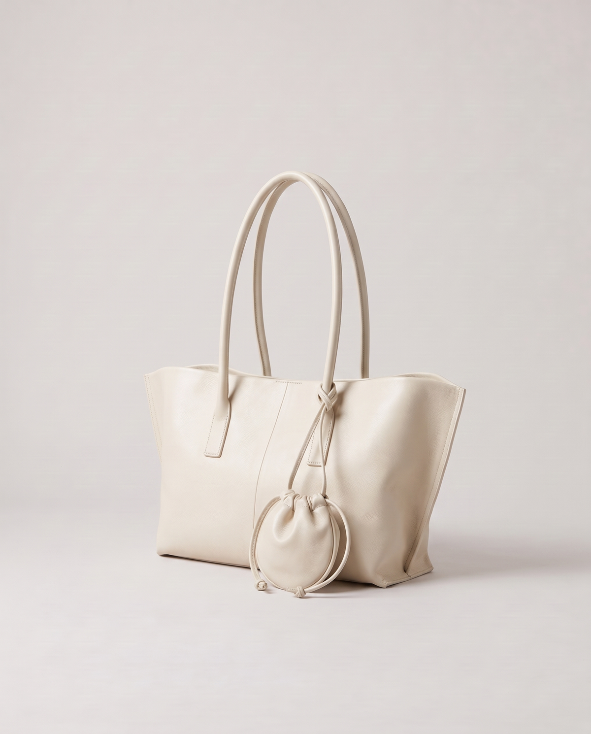 Noce tote in ivory, three-quarter view