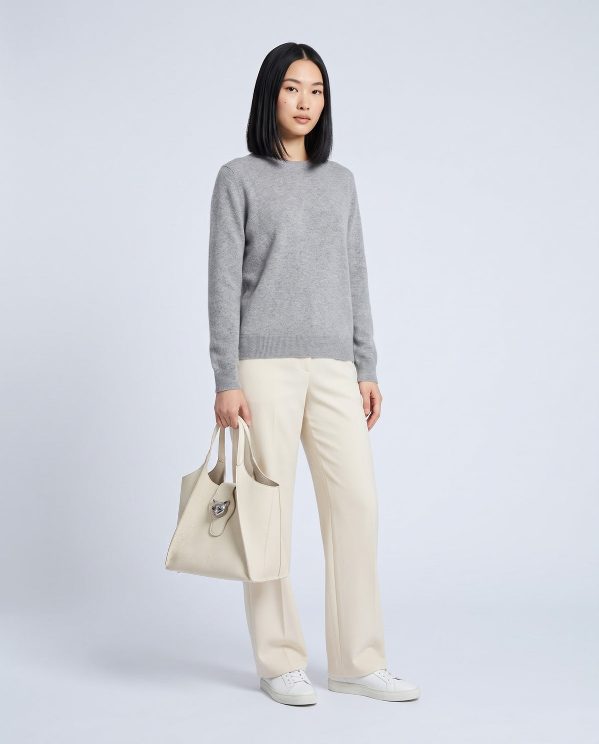 Model carrying the Onda leather tote in Ivory – full length