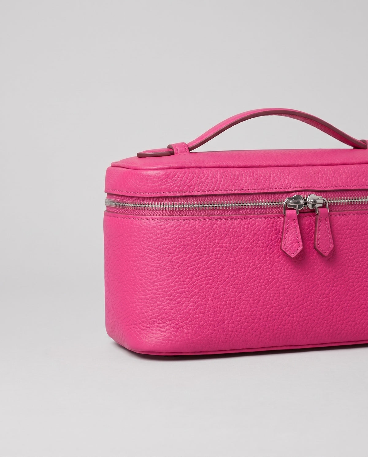 Silver zip detail on the Orvieto vanity case in Fuchsia