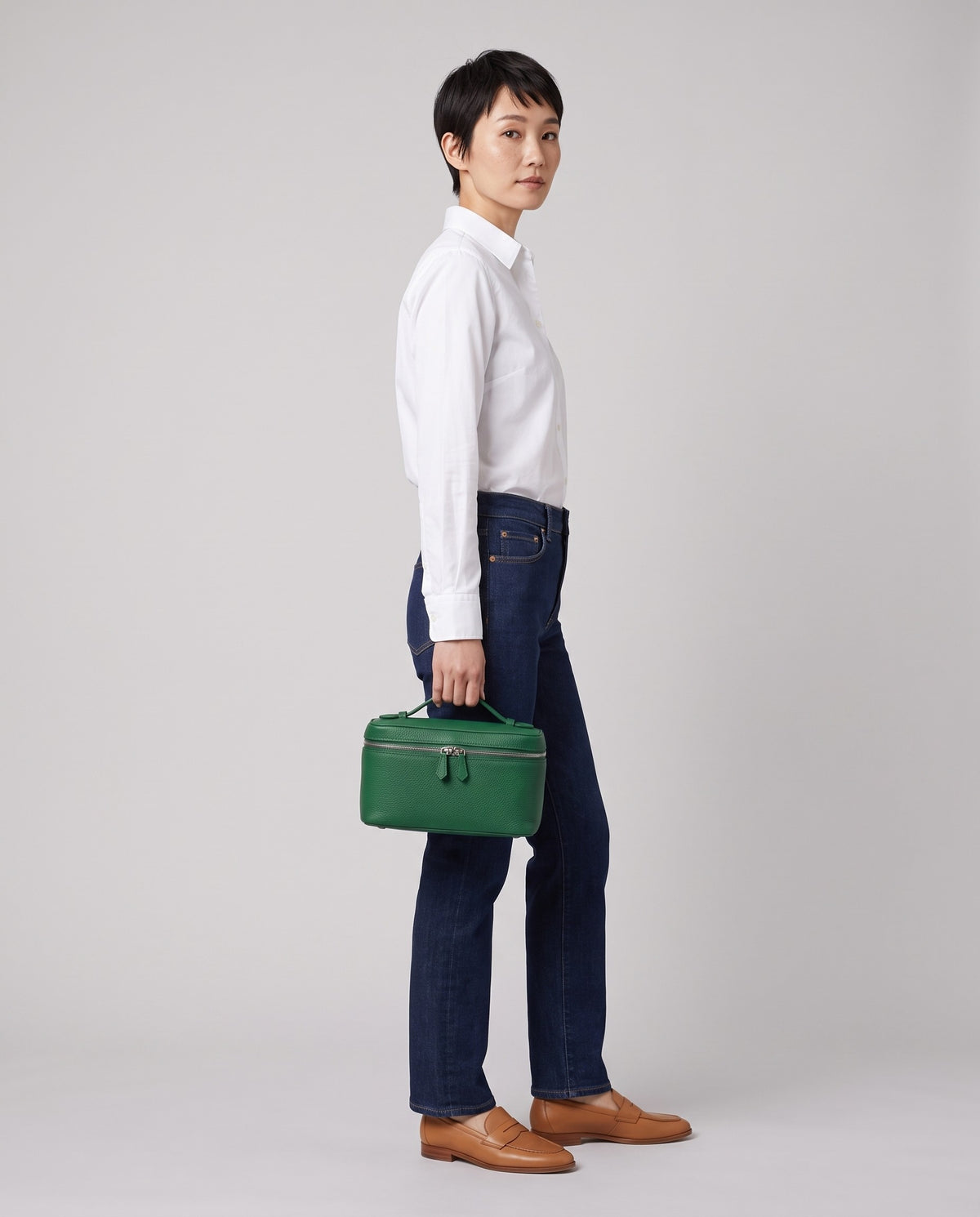Model holding the Orvieto vanity case in Green – full-length view