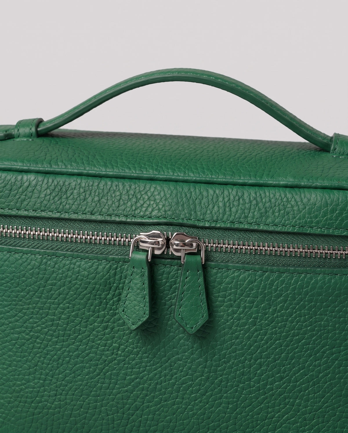 Silver zip detail on the Orvieto vanity case in Green