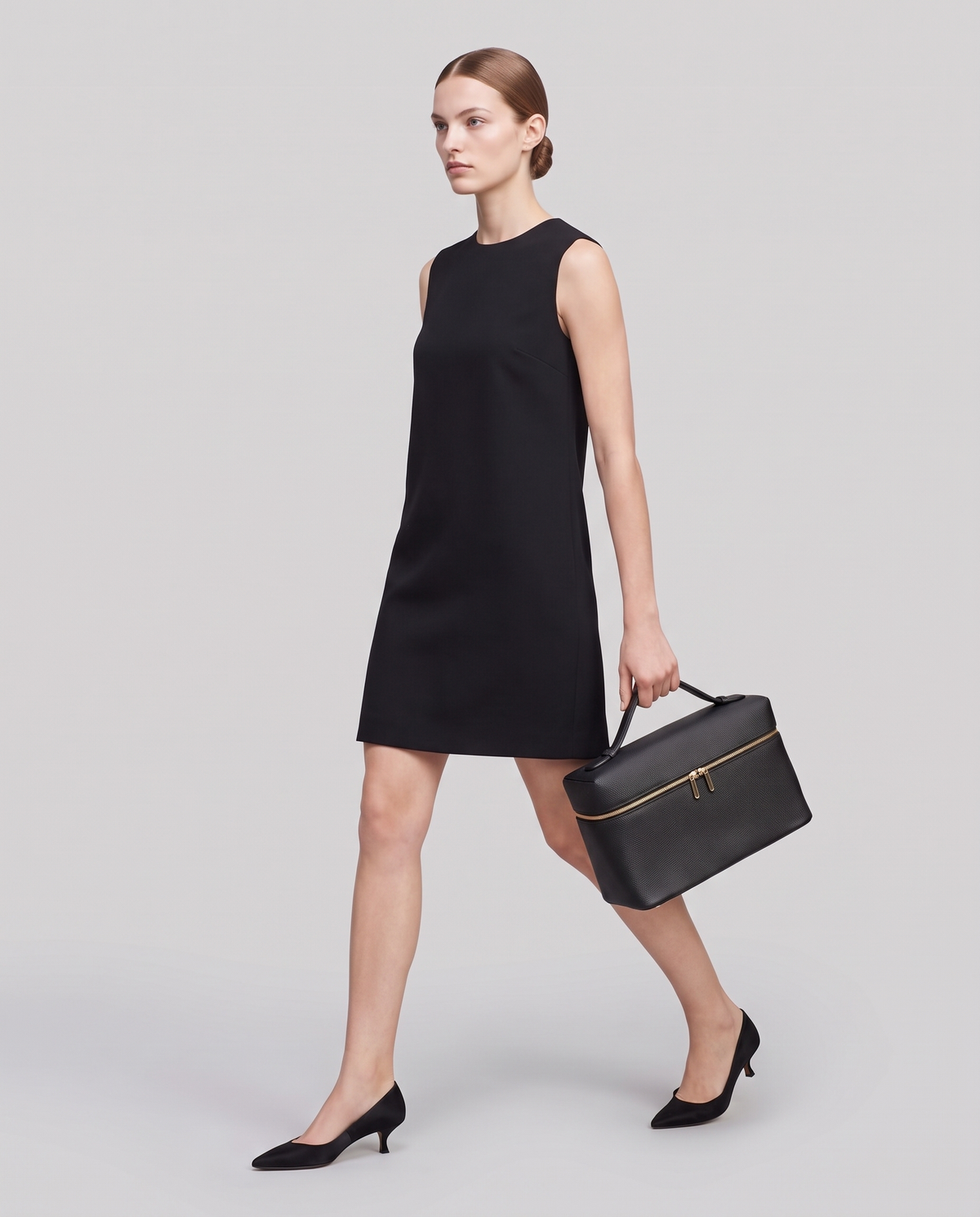 Model carrying the Orvieto vanity case in Black