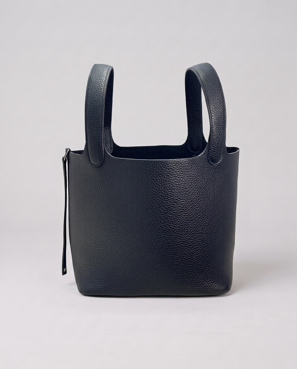 Valentina Ostuni Large bag in Black, front view