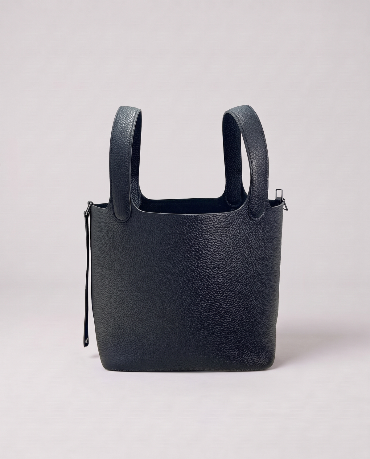 Valentina Ostuni Large bag in Black, three-quarter view
