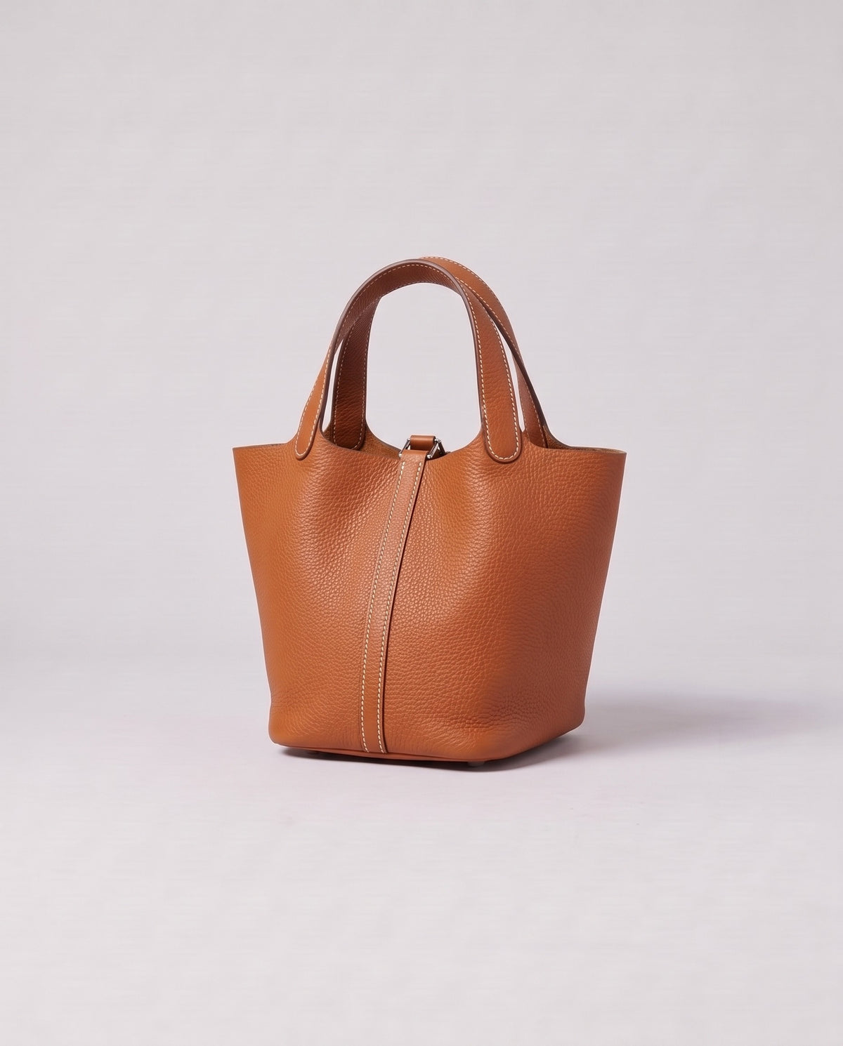 Valentina Ostuni Large bag in Cognac, three-quarter view