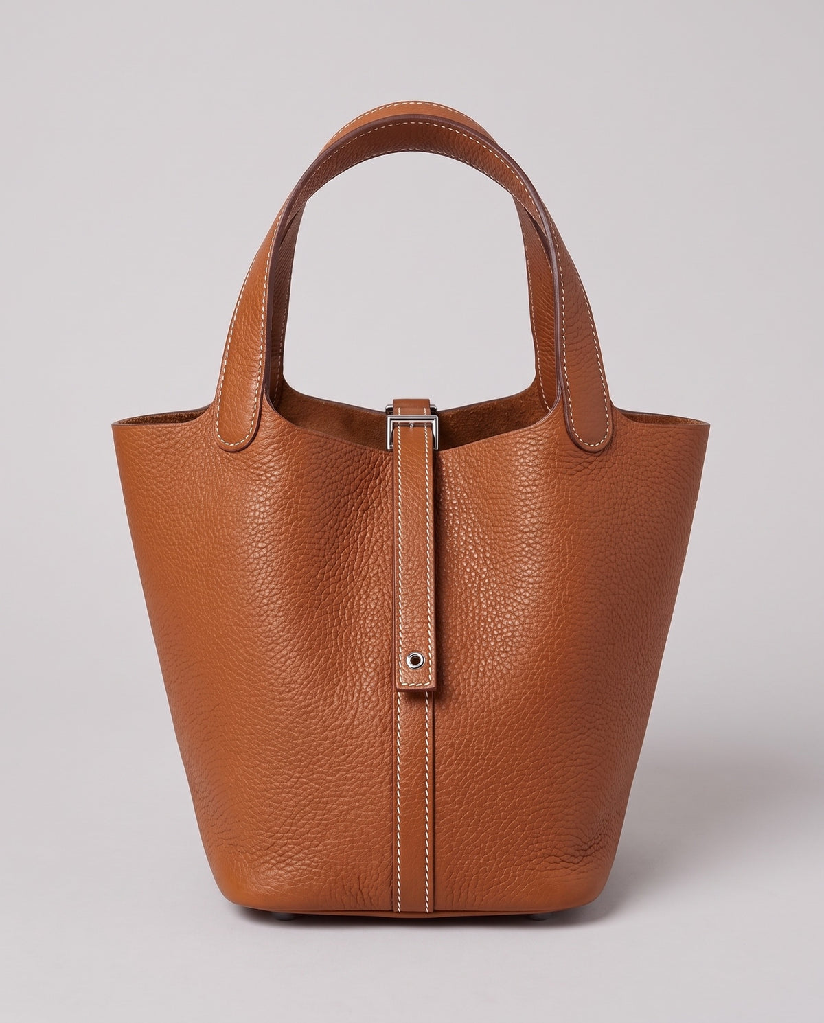 Hardware and handle detail on the Valentina Ostuni Large bag in Cognac