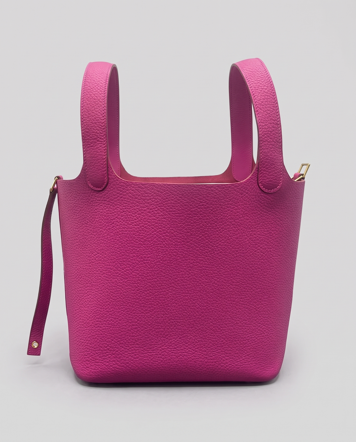 Hardware and handle detail on the Valentina Ostuni Large bag in Fuchsia