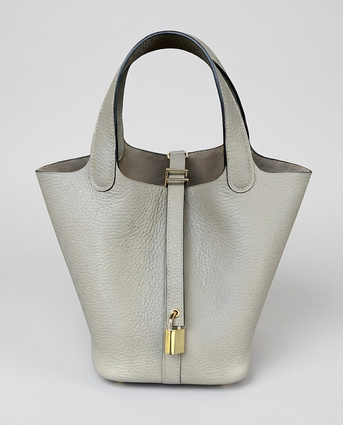 Hardware and handle detail on the Valentina Ostuni Large bag in Pearl
