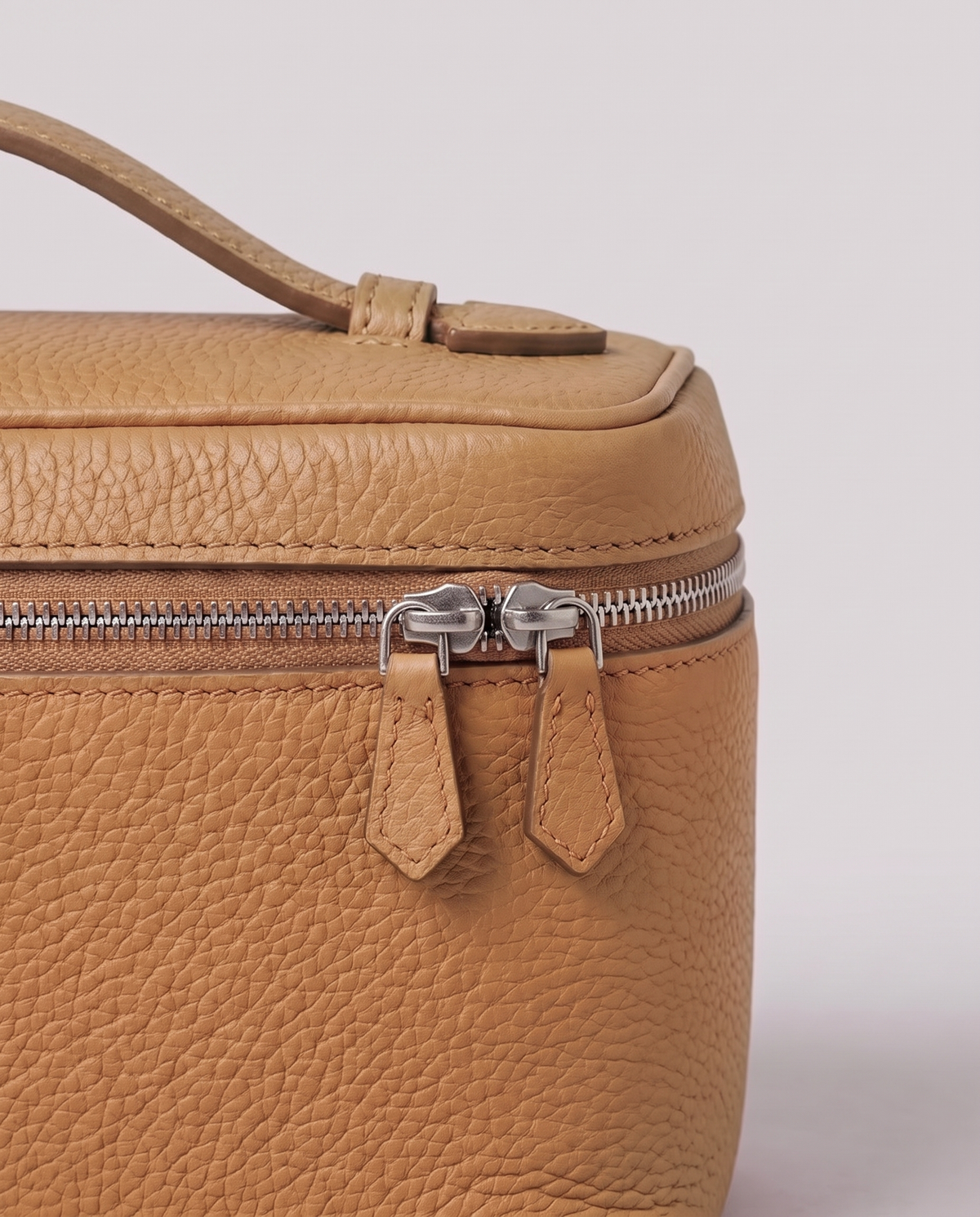 Leather close-up of the Valentina Ostuni Small bag in Denim