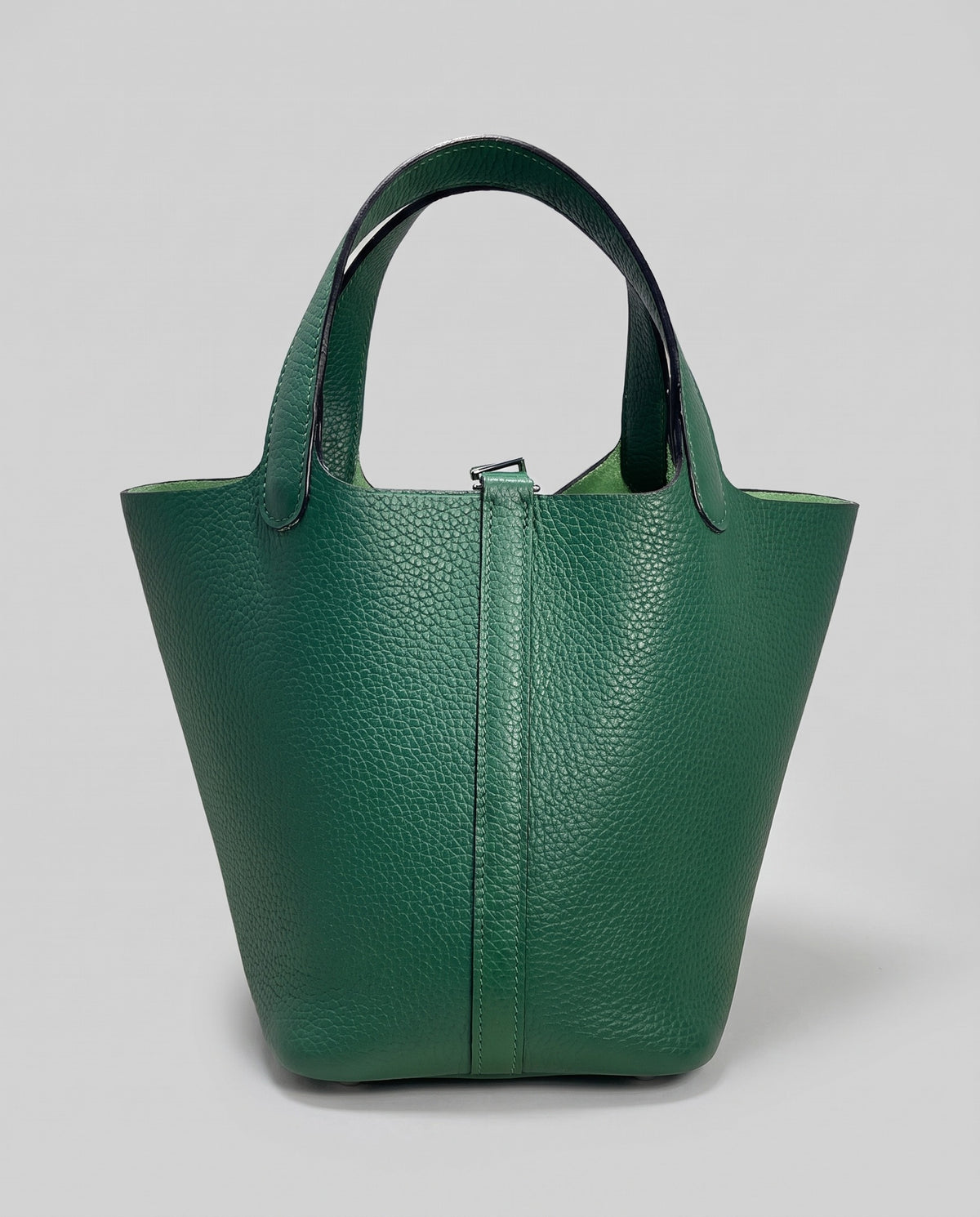 Hardware and handle detail on the Valentina Ostuni Small bag in Emerald